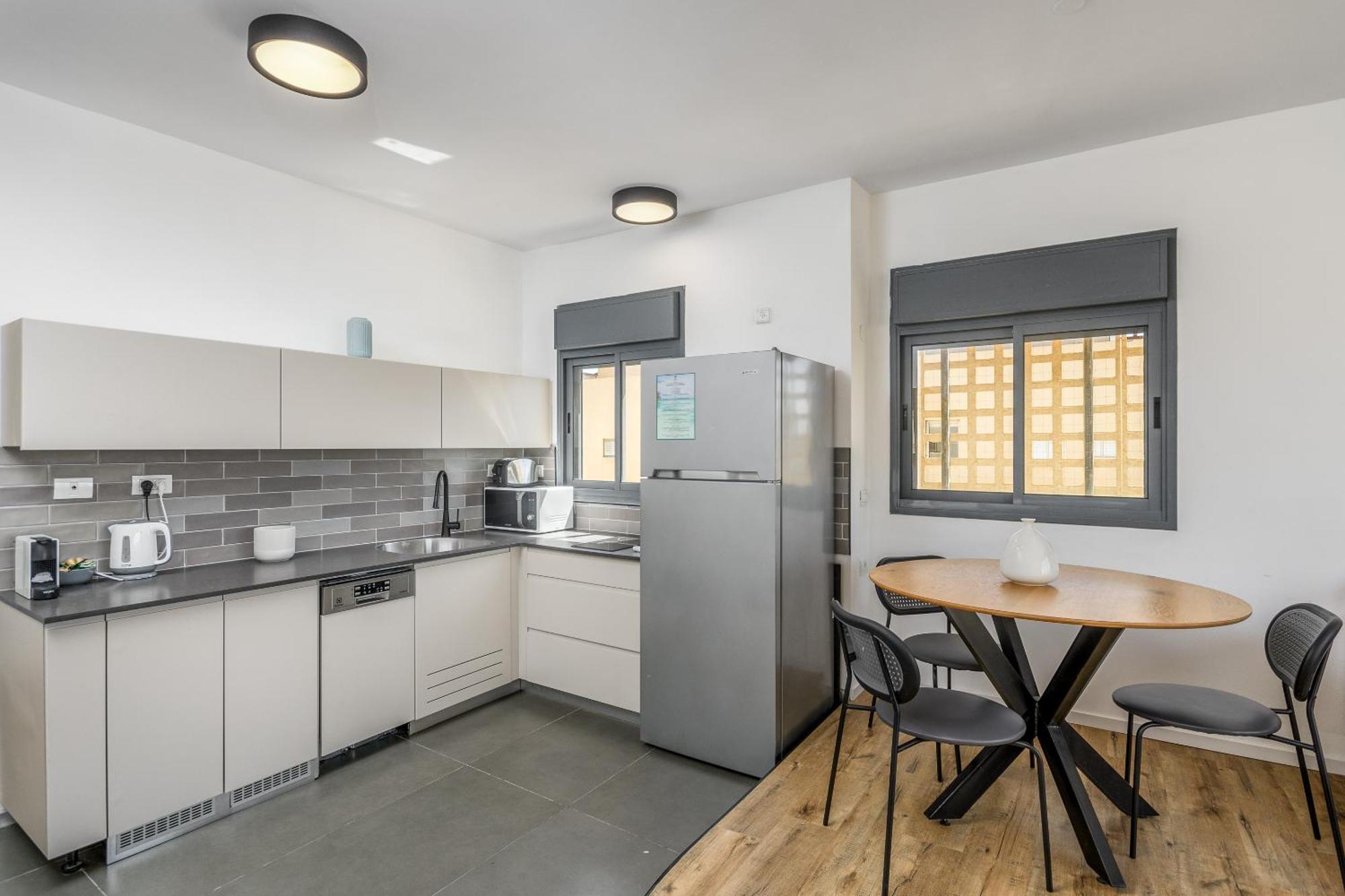 Modern & Sunny 1 Bdr W Balcony And Parking Apartman Tel-Aviv Kültér fotó